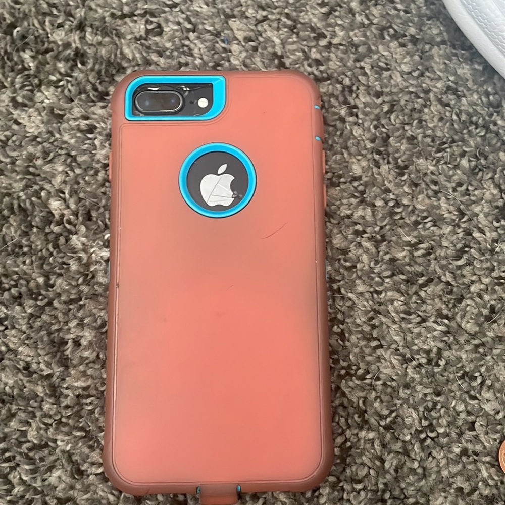 iPhone 8+ - Picture 2 of 3